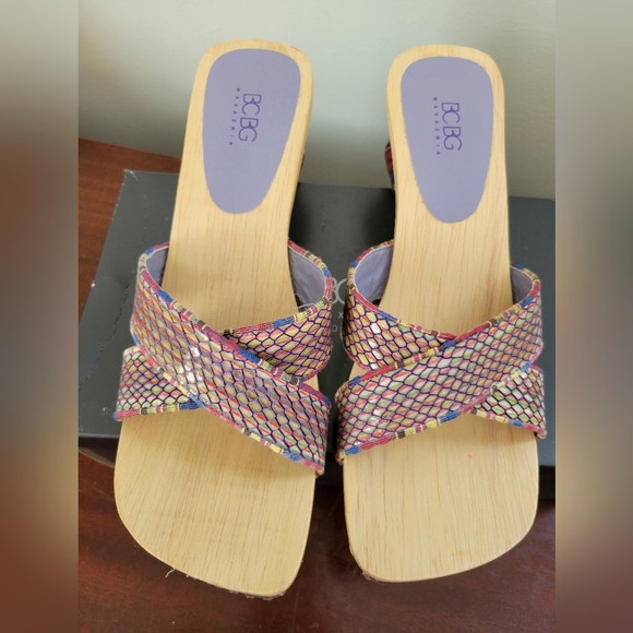 NWT BCBG Maxazria randbow snake skin wedge sandal heel with box size 8 - Picture 3 of 9